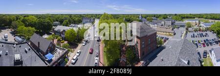 Vue aérienne de l'hôtel de ville de Medfield sur main Street au centre-ville de Medfield dans la région de Boston Metro West, Massachusetts ma, Etats-Unis. Banque D'Images