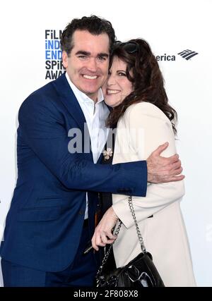 Brian d'Arcy James, Amy Brownstein arrive au 31e Independent Spirit Awards, qui a eu lieu sur la plage de Santa Monica, Californie, le samedi 27 février 2016. Photo de Jennifer Graylock-Graylock.com 917-519-7666 Banque D'Images