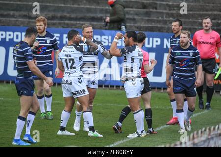 Featherstone, Royaume-Uni. 10 avril 2021. Bureta Faraimo (2) du Hull FC célèbre son essai à Featherstone, Royaume-Uni, le 4/10/2021. (Photo de Mark Cosgrove/News Images/Sipa USA) crédit: SIPA USA/Alay Live News Banque D'Images