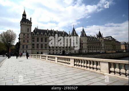 La conciergerie vue de Pont au change Banque D'Images