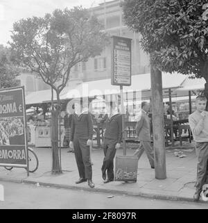 Voyage d'automne de Smaleel 1 qui se compose de HR.Mme De Ruyter (la vedette), HR.Mme Amsterdam, HR.Mme Holland (à partir de novembre 11), HR.Mme Rotterdam, HR.Mme Lion de mer, hr.ms. L'amers (entre le 8 et le 22 novembre) et HR.Mme L'habitant de Zeeland. Une partie de l'escadron a quitté Den Helder, une autre partie de Rotterdam. Le voyage est allé à va Brest, Gibraltar, Livourne, la Spezia, Lerici, La Specia, Gibraltar, Falmouth, Plymouth et Portland sont de retour à Den Helder. La fourgonnette arrive. Banque D'Images