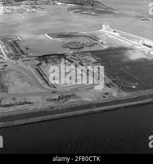 Absorption aérienne des excavations (commencée en 1975) et de la pile de piles de tôle d'acier. Banque D'Images