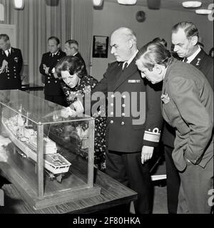 La princesse Beatrix de HKH et le prince Claus de ZKH visitent l'Amirauté Conseil de la Haye Banque D'Images