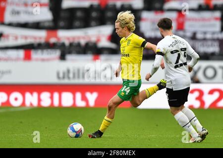 DERBY, ANGLETERRE. 10 AVRIL : Todd Cantwell de Norwich City en action pendant le match de championnat Sky Bet entre Derby County et Norwich City au Pride Park, Derby le samedi 10 avril 2021. (Credit: Jon Hobley | MI News) Credit: MI News & Sport /Alay Live News Banque D'Images