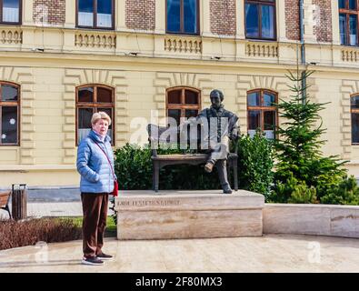 Statue du Comte Gyorgy à l'extérieur de l'église franciscaine sur la place Foe. Keszthely, Hongrie Banque D'Images