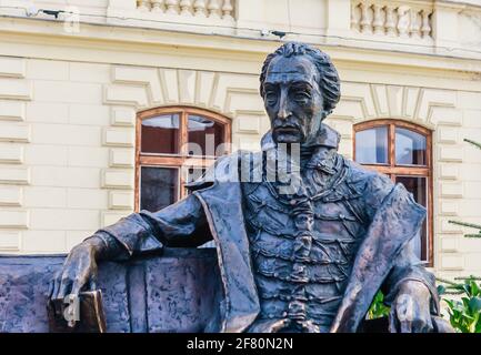 Statue du Comte Gyorgy à l'extérieur de l'église franciscaine sur la place Foe. Keszthely, Hongrie Banque D'Images