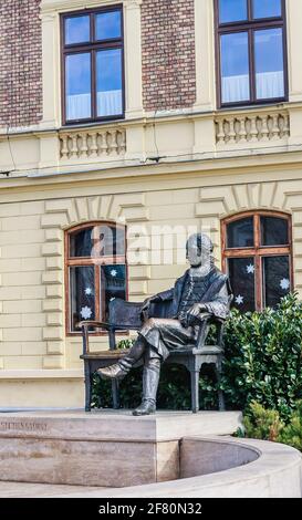 Statue du Comte Gyorgy à l'extérieur de l'église franciscaine sur la place Foe. Keszthely, Hongrie Banque D'Images