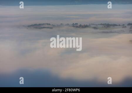 Brouillard dans la vallée de Megalong dans les Blue Mountains dans Nouvelle-Galles du Sud en Australie Banque D'Images