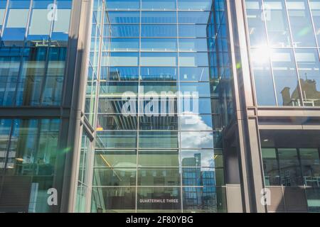 Édimbourg, Écosse - avril 10 2021 : architecture moderne et élégante à Quartermile, immeuble de bureaux commerciaux à Edimbourg, Écosse. Banque D'Images