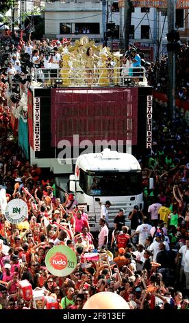 salvador, bahia / brésil - 10 février 2013: L'auteur-compositeur Ivete Sangalo est vu lors d'une représentation au bloc de Corujas dans le Campo Grande Neigh Banque D'Images