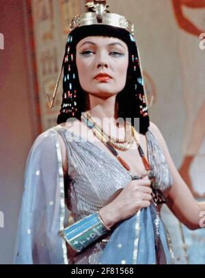 GENE TIERNEY (1920-1991) actrice américaine de scène et de cinéma comme Bakétamon Dans le film de Fox de 1954 20ème siècle l'égyptien Banque D'Images