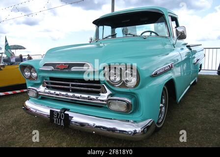 Une Chevrolet GMC 1959 pickup Apache sans rouler sur l'affichage à l'English Riviera Classic Car Show, Paignton, Devon, Angleterre. UK. Banque D'Images