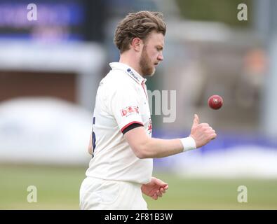 Chelmsford, Royaume-Uni. 10 avril 2021. CHELMSFORD ANGLETERRE - AVRIL 10: Simon Cook d'Essex pendant LV Insurance County Championship Group 1 jour 3 de quatre entre Essex CCC et Worcestershire CCC au terrain du comté de Cloudfm le 10 avril 2021 à Chelmsford, Angleterre crédit: Action Foto Sport/Alamy Live News Banque D'Images