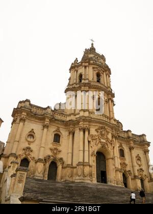 Façade et escalier du Duomo di San Giorgio, Modica Banque D'Images