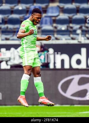 Francfort, Allemagne. 10 avril 2021. Ridle Bakou, de Wolfsburg, célèbre lors d'un match allemand de Bundesliga entre Eintracht Frankfurt et VfL Wolfsburg à Francfort, Allemagne, le 10 avril 2021. Credit: Joachim Bywaletz/Xinhua/Alay Live News Banque D'Images