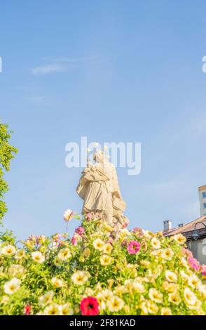 Août 2020. À Bielsko Biala, Silésie, Pologne. Statue à l'extérieur de l'église catholique romaine de la Divine Providence Banque D'Images