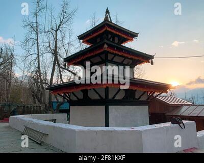 Muktinath est un temple de Vishnu, sacré à la fois pour les hindous et les bouddhistes. Il est situé dans la vallée de Muktinath, au pied du col de la montagne thorong la i Banque D'Images