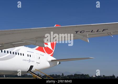 Turkish Airlines Boeing 787-9 à l'aéroport d'Eldorado après son arrivée Istanbul Banque D'Images