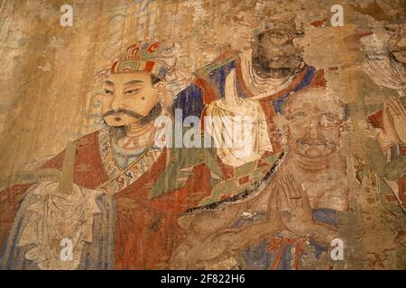 Fresque colorée dans une grotte aux grottes de Yungang, temples de la grotte bouddhiste, site classé au patrimoine mondial de l'UNESCO, Shanxi, Chine. Banque D'Images