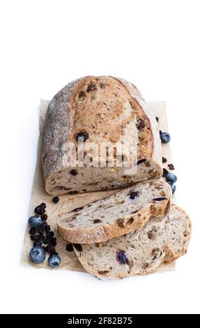 Pain de fleurs de fruits épicés maison isolé sur blanc Banque D'Images