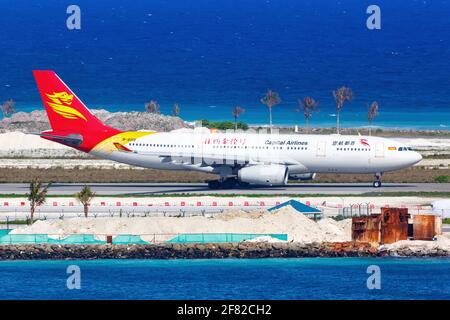 Masculin, Maldives – 17 février 2018 : avion Airbus A330 de Capital Airlines à l'aéroport de Malé (MLE) aux Maldives. Airbus est un fabricant européen d'avions Banque D'Images