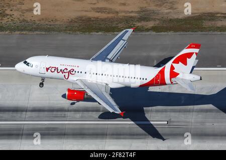 Los Angeles, États-Unis – 20. 2016 février : Airbus A319 d'Air Canada Rouge à l'aéroport de Los Angeles (LAX) aux États-Unis. Banque D'Images