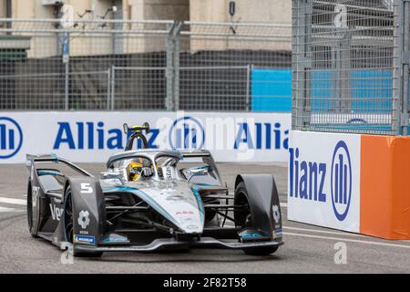 Rome, Italie. 11 avril 2021. 11 avril 2021, Rome, Circuito di Roma, ABB Formule E WM Rome: # 5 Stoffel Vandoorne (bel), l'équipe Mercedes-EQ conquiert Rome, comme de nombreux pilotes de haut rang prennent leur retraite après des accidents (Suisse/Croatie OUT) crédit: SPP Sport presse photo. /Alamy Live News Banque D'Images