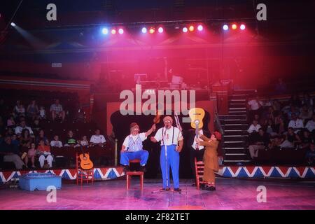 Les clowns de la famille Tony Alexis se sont produits à l'hippodrome Circus, Great Yarmouth, Norfolk, Angleterre, Royaume-Uni Banque D'Images