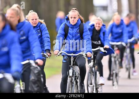 ZEIST, PAYS-BAS - AVRIL 11 : Daphne van Domselaar, des pays-Bas, lors d'une session de formation de l'équipe nationale de football des femmes néerlandaises au campus de la KNVB, le 11 avril 2021 à Zeist, pays-Bas. (Photo de Patrick Goosen/Orange Pictures) Banque D'Images