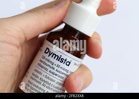 Spray nasal Dymista : 125 microgrammes d'azélastine et 50 microgrammes de fluticasone. Spray intranasal qui soulage les symptômes d'allergie et la muqueuse gonflée Banque D'Images