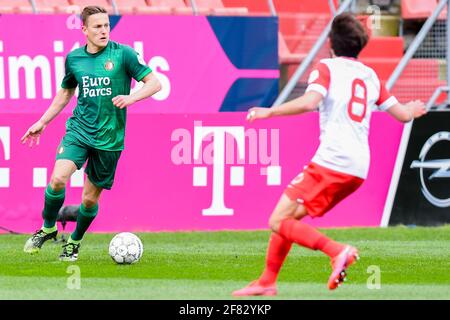 UTRECHT, PAYS-BAS - AVRIL 11 : Jens Toornstra de Feyenoord Rotterdam pendant le match Eredivisie entre le FC Utrecht et Feyenoord à Stadion Galgenw Banque D'Images