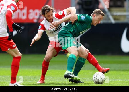 UTRECHT, PAYS-BAS - AVRIL 11: Joris van Overeem du FC Utrecht et Jens Toornstra de Feyenoord pendant le match hollandais entre Eredivisie du FC Utrecht Banque D'Images