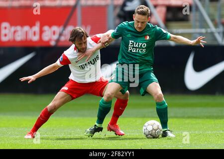 UTRECHT, PAYS-BAS - AVRIL 11: Joris van Overeem du FC Utrecht et Jens Toornstra de Feyenoord pendant le match hollandais entre Eredivisie du FC Utrecht Banque D'Images