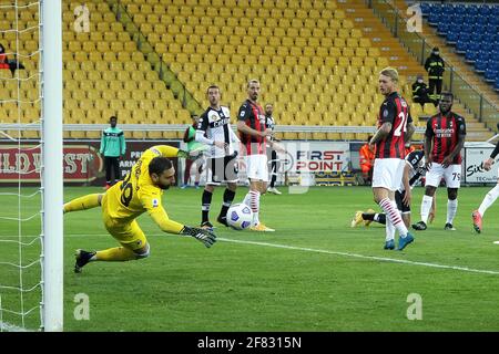 PARME, ITALIE - AVRIL 10: Gardien de but Gianluigi Donnarumma de l'AC Milan pendant la série UN match entre Parme Calcio et AC Milan au Stadio Ennio Tardin Banque D'Images