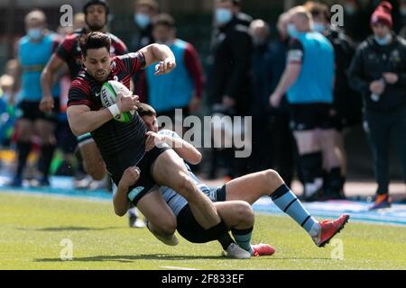 LONDRES, ROYAUME-UNI. 11 AVRIL : Sean Maitland de Saracens est abordé par Tommy Mathews de Bedford Blues lors du match de championnat Greene King IPA entre Saracens et Bedford Blues à Allianz Park, Londres, le dimanche 11 avril 2021. (Crédit : Juan Gasparini | ACTUALITÉS MI) crédit : ACTUALITÉS MI et sport /Actualités Alay Live Banque D'Images