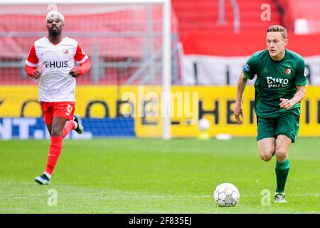 UTRECHT, PAYS-BAS - AVRIL 11 : Jens Toornstra de Feyenoord Rotterdam pendant le match Eredivisie entre le FC Utrecht et Feyenoord à Stadion Galgenw Banque D'Images