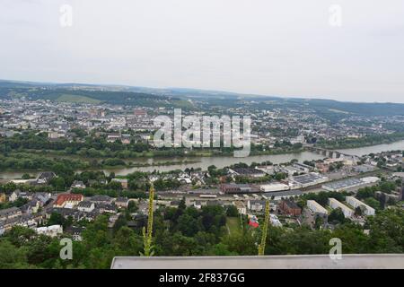 Vue sur la ville de Trèves, depuis la colline sur la rive gauche de la rivière Mosel Banque D'Images