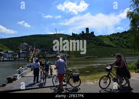 Vue sur la rivière Mosel, près de Barncastel Banque D'Images