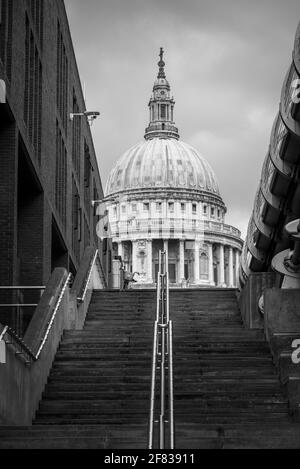 Flânez le long de la Tamise Banque D'Images