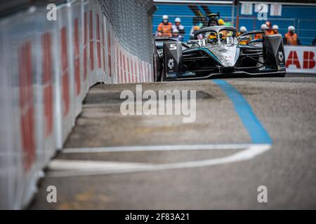 05 Vandoorne Stoffel (bel), Mercedes-Benz EQ Formula E Team, Mercedes-Benz EQ Silver Arrow 02, action pendant l'ePrix de Rome 2021, 4e manche du Championnat du monde de Formule E 2020-21, sur le Circuito Cittadino dell'EUR du 9 au 11 avril, à Rome, Italie - photo Germain Hazard / DPPI / LiveMedia Banque D'Images