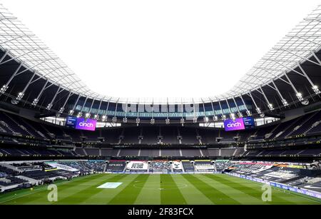 Vue générale à l'intérieur d'un stade vide avant le match de la Premier League au Tottenham Hotspur Stadium, Londres. Date de la photo: Dimanche 11 avril 2021. Banque D'Images