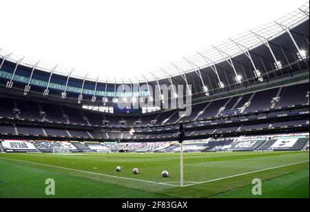 Vue générale à l'intérieur d'un stade vide avant le match de la Premier League au Tottenham Hotspur Stadium, Londres. Date de la photo: Dimanche 11 avril 2021. Banque D'Images