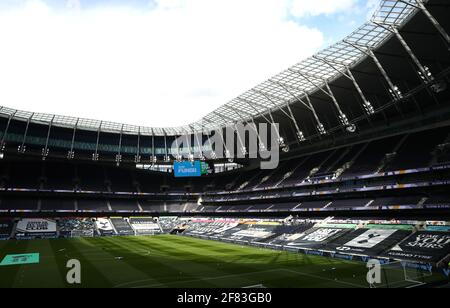 Vue générale à l'intérieur d'un stade vide avant le match de la Premier League au Tottenham Hotspur Stadium, Londres. Date de la photo: Dimanche 11 avril 2021. Banque D'Images