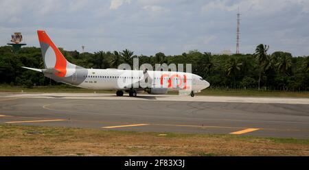 salvador, bahia, brésil - 23 décembre 2020 : Boeing 737-8EH de Gol Transports Aereos est vu pendant la procédure de décollage sur la piste de Th Banque D'Images