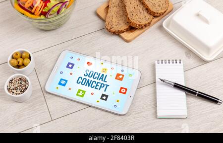 Composition de Tablet PC saine, concept de réseau social