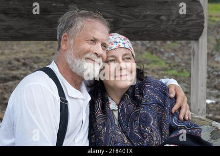 Région de Moscou, Nelidovo, Russie 07 juillet 2017. Reconstruction historique de la guerre civile, portrait d'un militaire blanc et d'une femme en vacances Banque D'Images