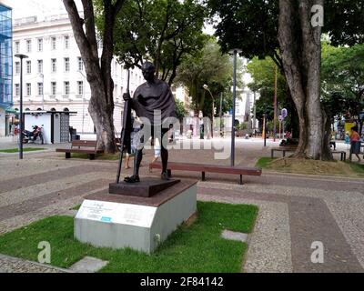 salvador, bahia / brésil - 16 novembre 2020: Sculpture du Mahatma Gandhi est vu dans une place dans la ville de Salvador. Banque D'Images