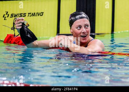 EINDHOVEN, PAYS-BAS - AVRIL 11 : Kira Toussaint célèbre le record hollandais de senior dans les femmes 100m BackStroke finales pendant la Qualificati d'Eindhoven Banque D'Images