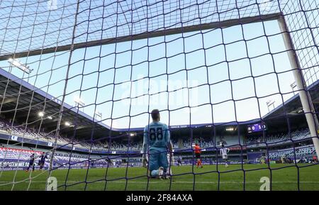 Simon Mignolet, gardien de but du club, semble abattu lors d'un match de football entre RSC Anderlecht et Club Brugge KV, dimanche 11 avril 2021 à Bruxelles, on Banque D'Images