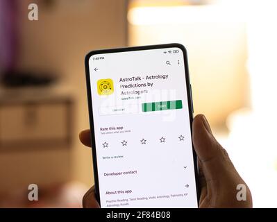 Assam, inde - 10 avril 2021 : logo AstroTalk sur l'écran du téléphone. Banque D'Images